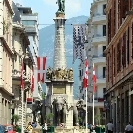 Apartment Spacieux / T2 Refais A Neuf / Proche Centre Chambery